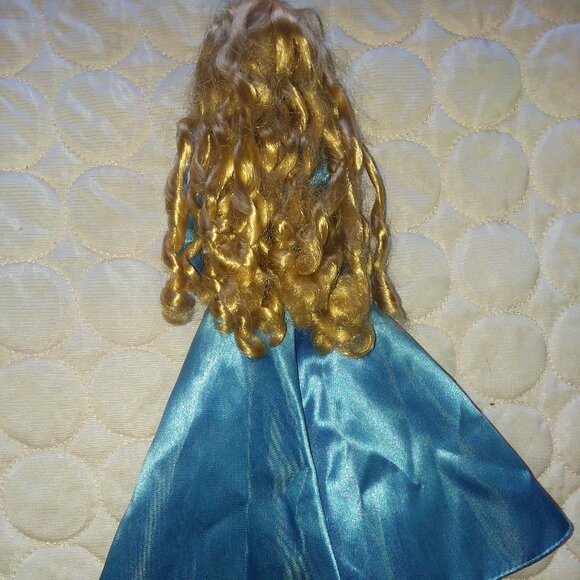 Pre-owned Limited Edition Sleeping Beauty Barbie 1997 - Picture 3 of 5